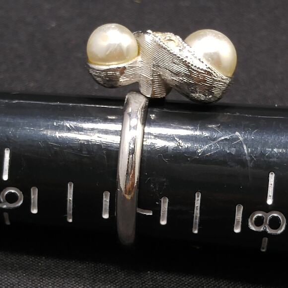 Sarah Coventry "Dawn" Faux Pearl Ring, Silver Tone, 1970s - Picture 8 of 10